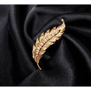 Vintage 1960s TRIFARI Signed Gold-Tone Leaf Brooch W/ Faux Pearls & Rhinestones